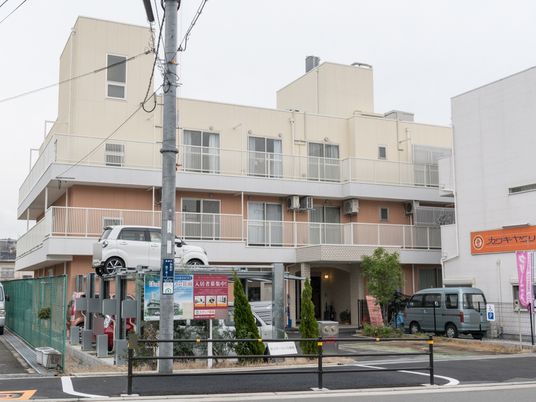  清潔な外観の建物  