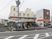  施設の外観と駐車場  