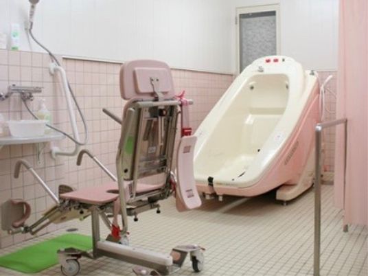 介護用バス設備の浴室