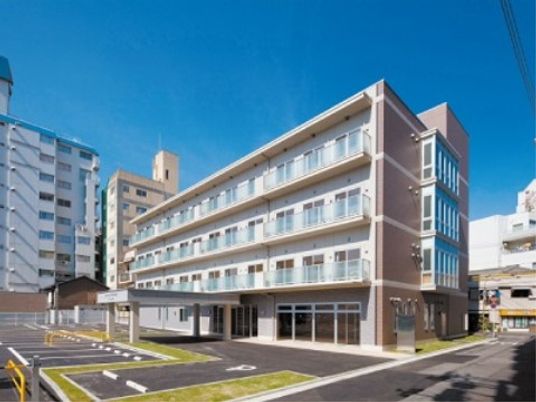 多階建てのモダンな外観