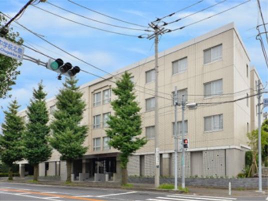 街中の建物の外観