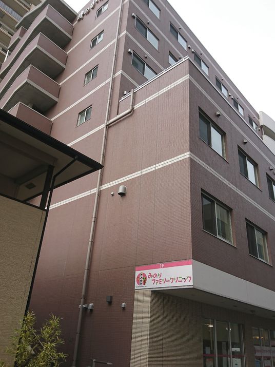 多階層の建物外観