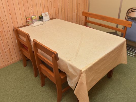 暖かみのある木製ダイニング