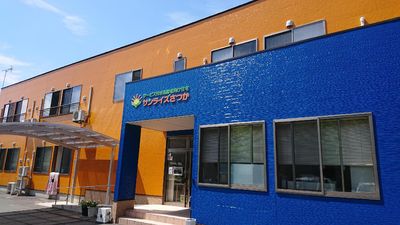 色鮮やかな建物の外観