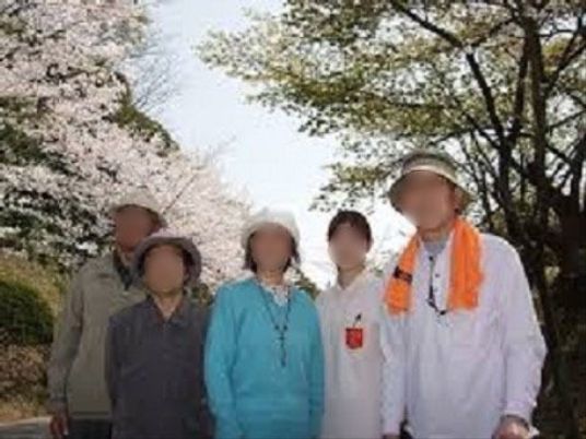桜と共に笑顔の集合