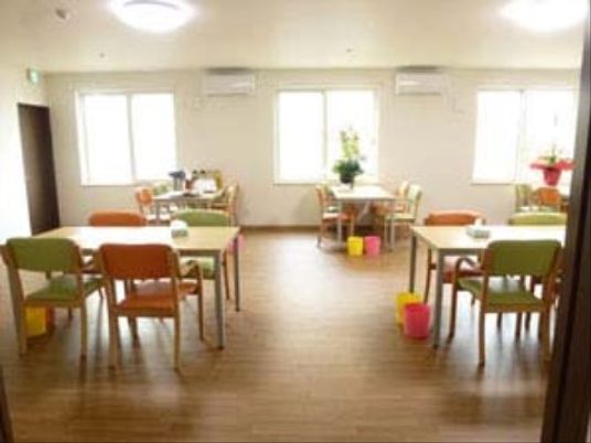 広々とした食堂の職場