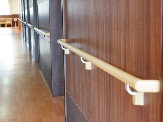 廊下の手すり設置