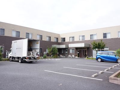 広々とした施設の外観
