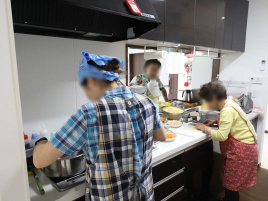 スタッフが活動するキッチン