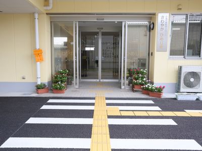 明るく清潔なエントランス