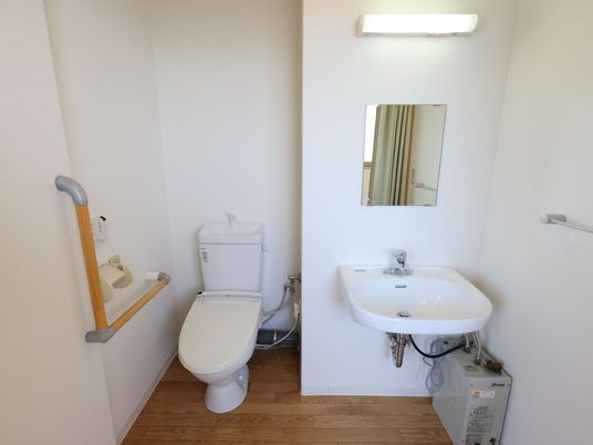 バリアフリーのトイレ空間