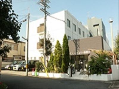 外観と緑ある環境の施設