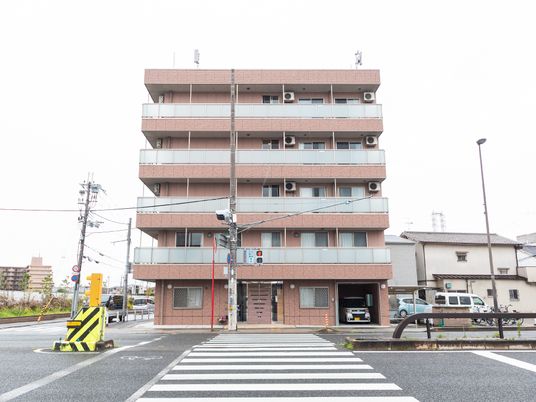 多階層建物の外観