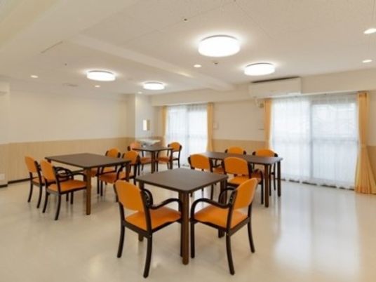 清潔感のある食堂空間