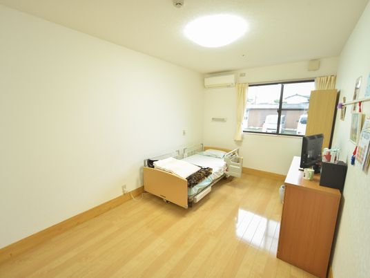 明るい居室の一角