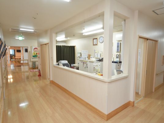 清潔で広々した廊下