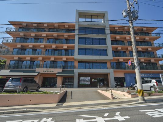 多階層の建物外観