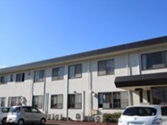 開放感のある外観の建物