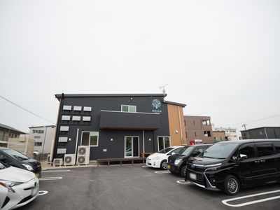 モダンな建物の外観