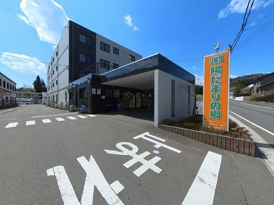 広々とした明るいエントランス