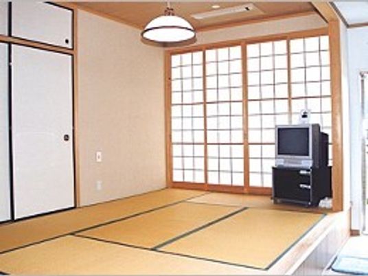 明るい和室の一角