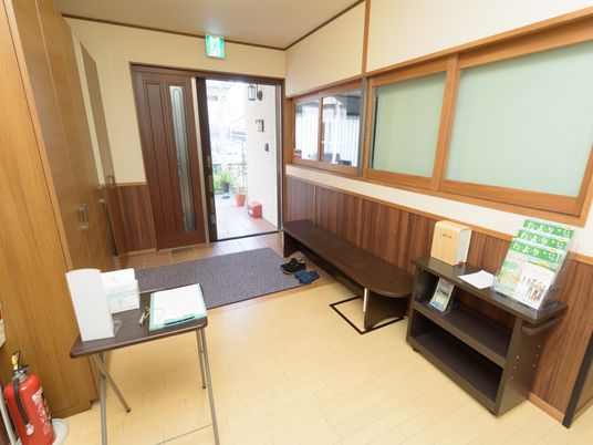 エントランスの明るい空間