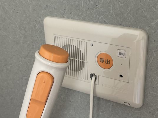 呼び出し機器のクローズアップ