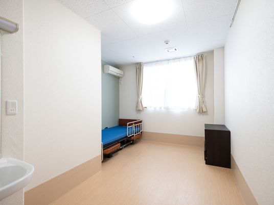 シンプルな居室の一角