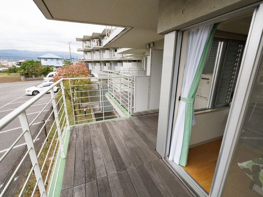 居室からのバルコニー風景