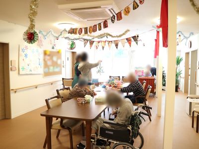 クリスマス飾りの食堂