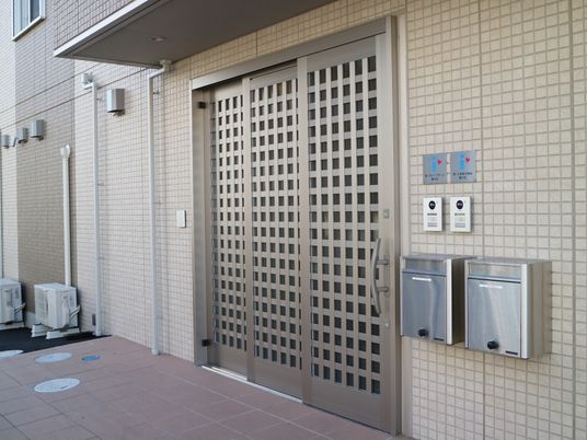 プライバシー配慮のエントランス