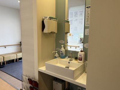 明るい洗面台の様子