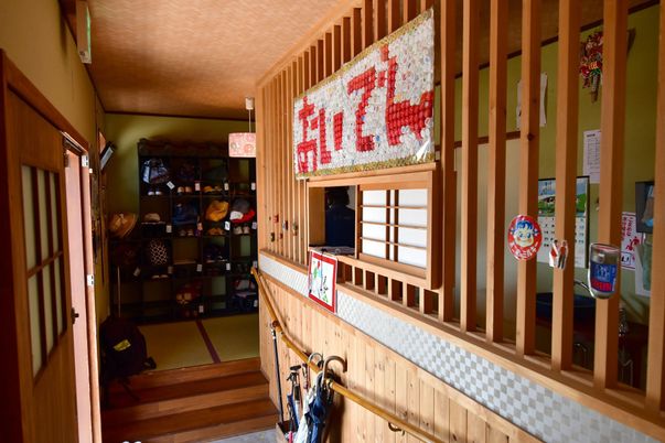 棚付きの廊下