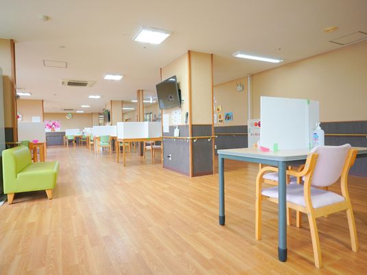 広々とした快適な食堂