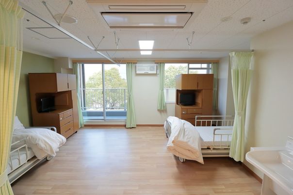明るく広々とした居室
