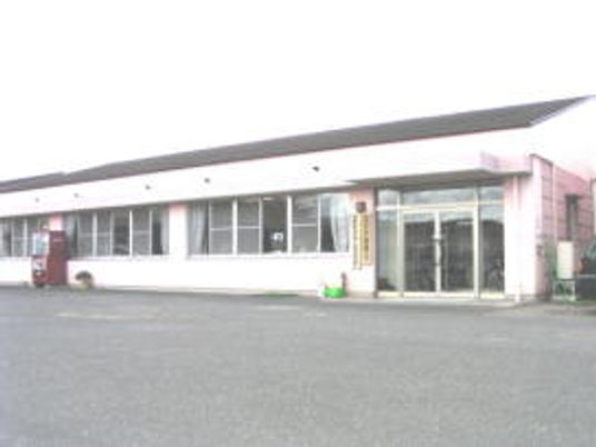 広がるシンプルな外観