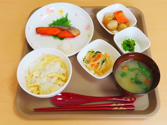 彩り豊かな和食の食事
