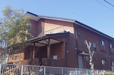 木造の建物の外観