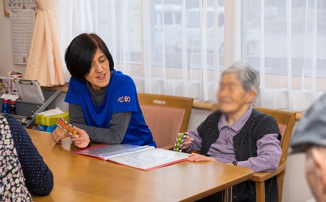 スタッフと利用者の様子