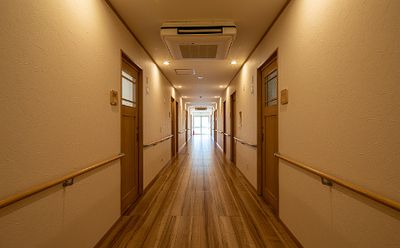 長い廊下の内部