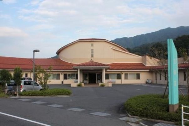 広々とした外観