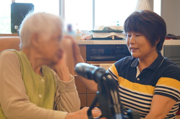 和やかな会話の居室