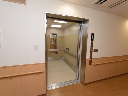 広々としたきれいなエレベーター