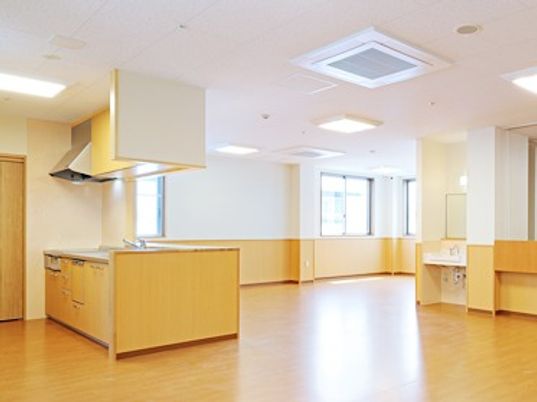 広々とした明るい居室