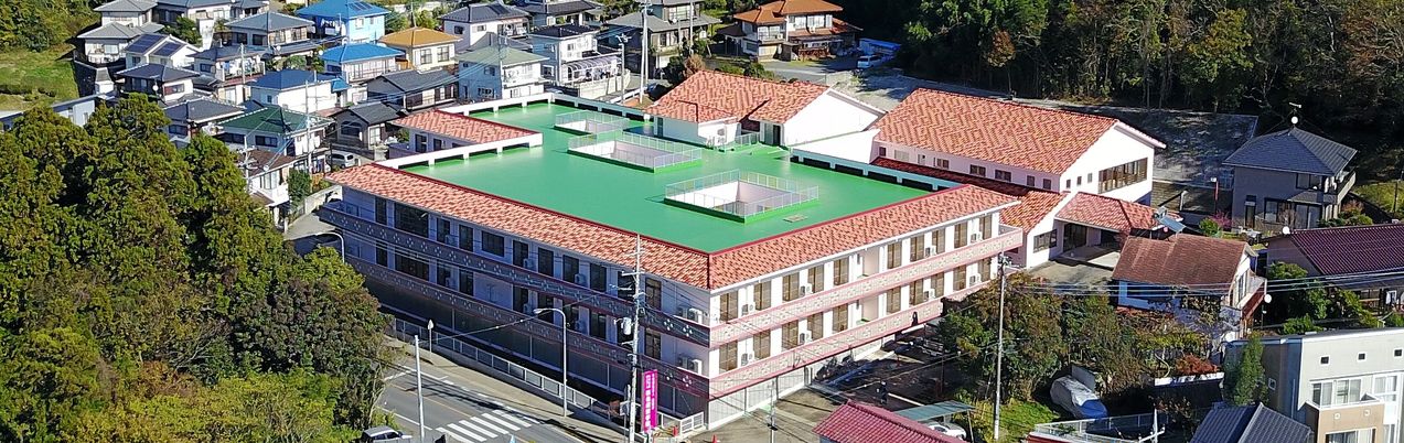 広々とした外観