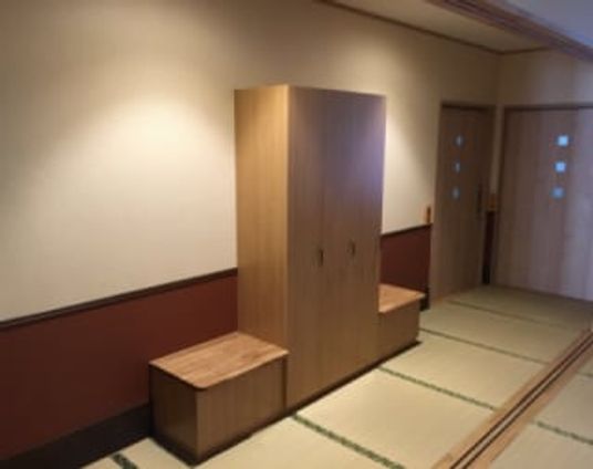 落ち着いた雰囲気の廊下