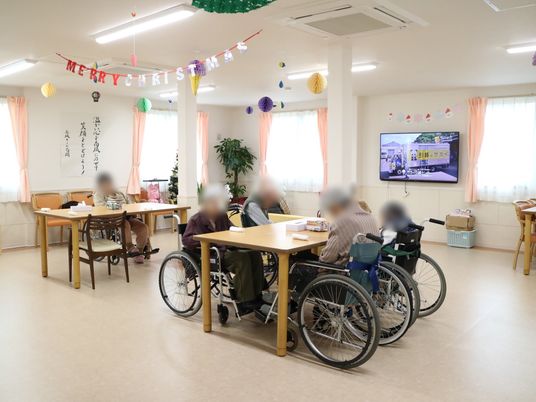 クリスマス飾りの食堂