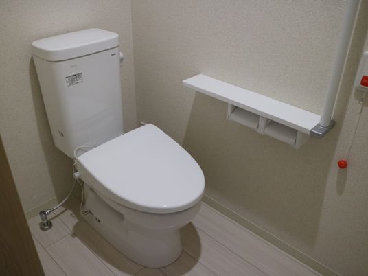 バリアフリー設計のトイレ