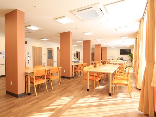 明るい食堂空間