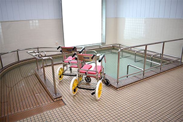 車椅子用の浴室